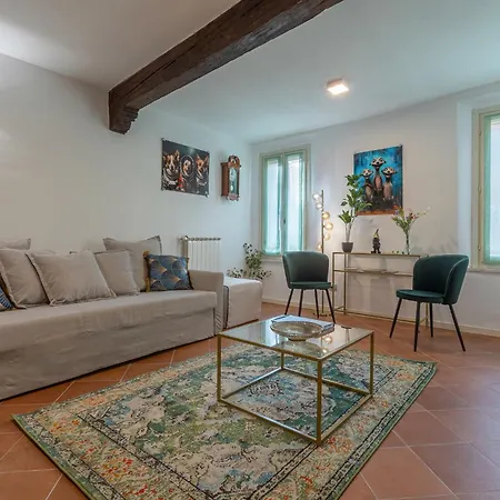 Guesthost - Charming Int - 4