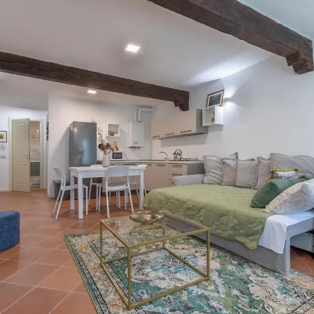 شقة Guesthost - Charming Int - 4 *