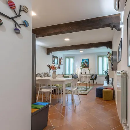 Guesthost - Charming Int - 4 *