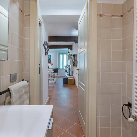 Guesthost - Charming Int - 4 * Ferrara