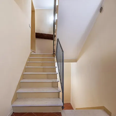 Guesthost - Charming Int - 4