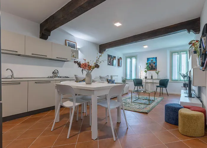 Guesthost - Charming Int - 4 *