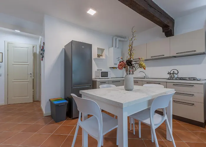 Guesthost - Charming Int - 4 Appartement Ferrara