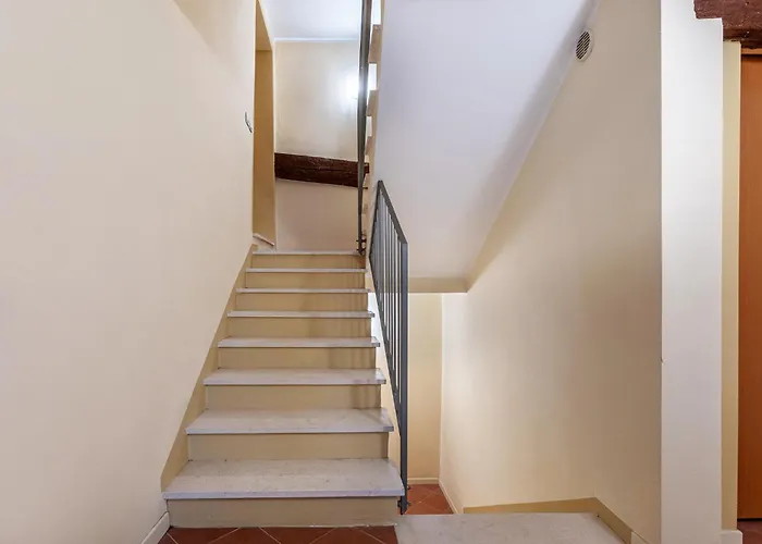 Guesthost - Charming Int - 4